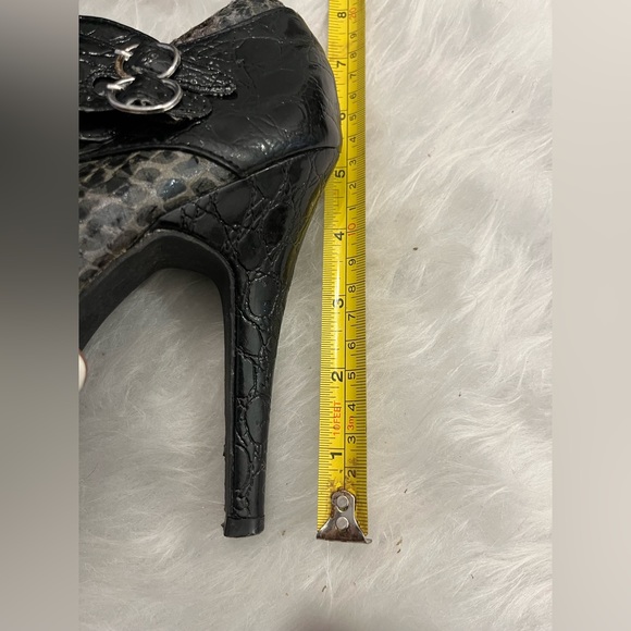 Womens’s Faux Snakeskin Size 9 Heel - Picture 7 of 8